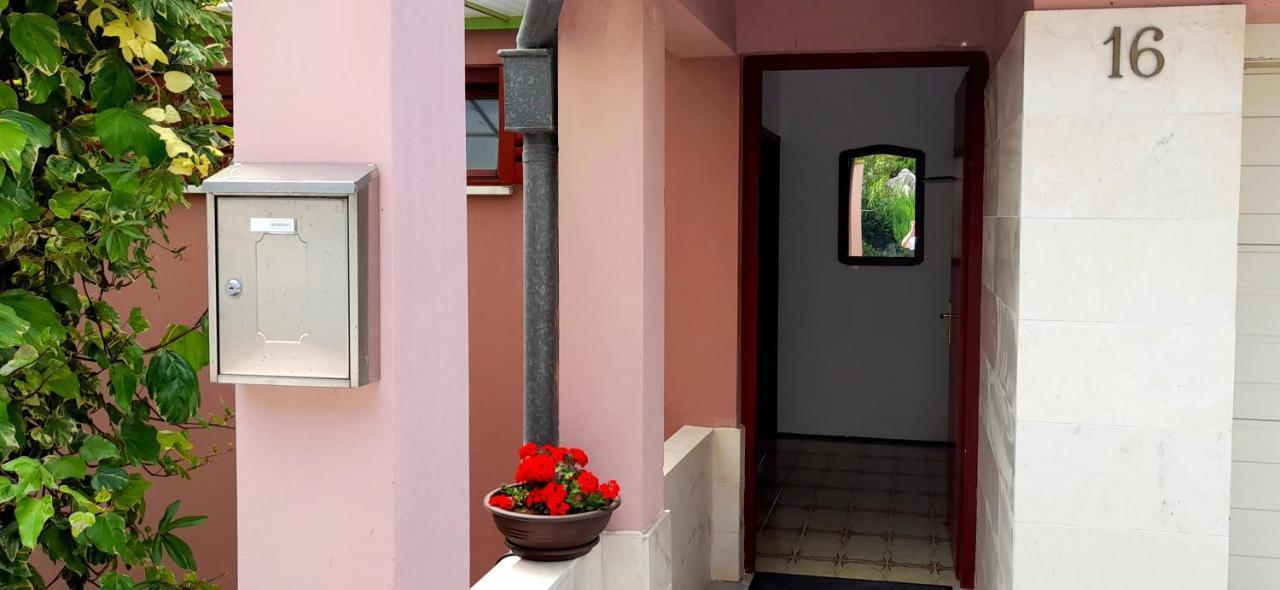 Apartment Mima With Sea View Драге Екстериор снимка
